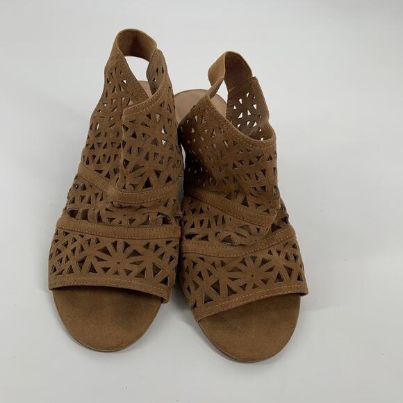 Torrid Tan Faux Suede Laser Cut Wedge Shootie 9.5 W Tan Brown Open Toe Ankle - Picture 2 of 8